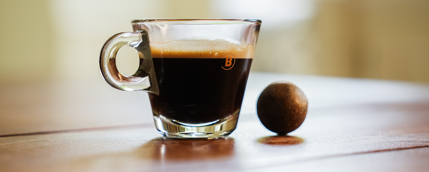 The CoffeeB crema, the coffee, the cup and ball